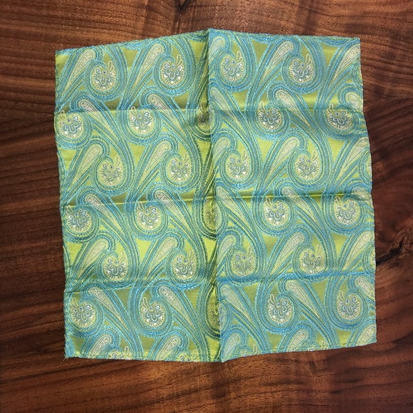 LIKE NEW Green Tie, Pocket Square & Cufflink Set - Picture 3 of 6